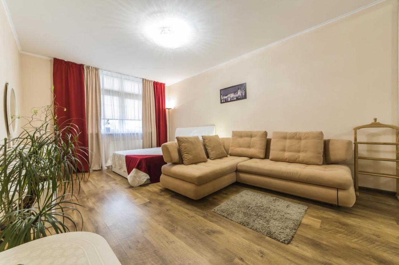 1 Поверх Ж К Паркові Озера Метро Дарниця Apartman Kijev Kültér fotó
