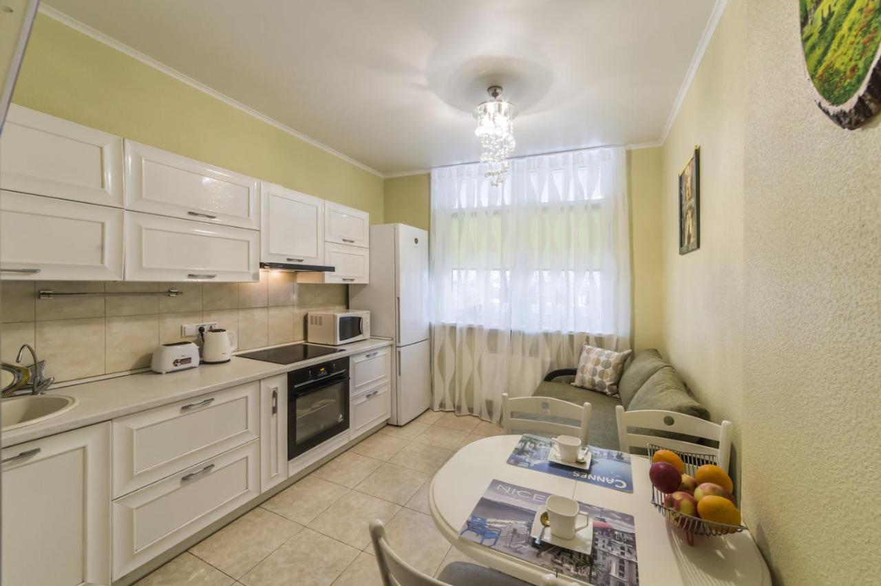 1 Поверх Ж К Паркові Озера Метро Дарниця Apartman Kijev Kültér fotó