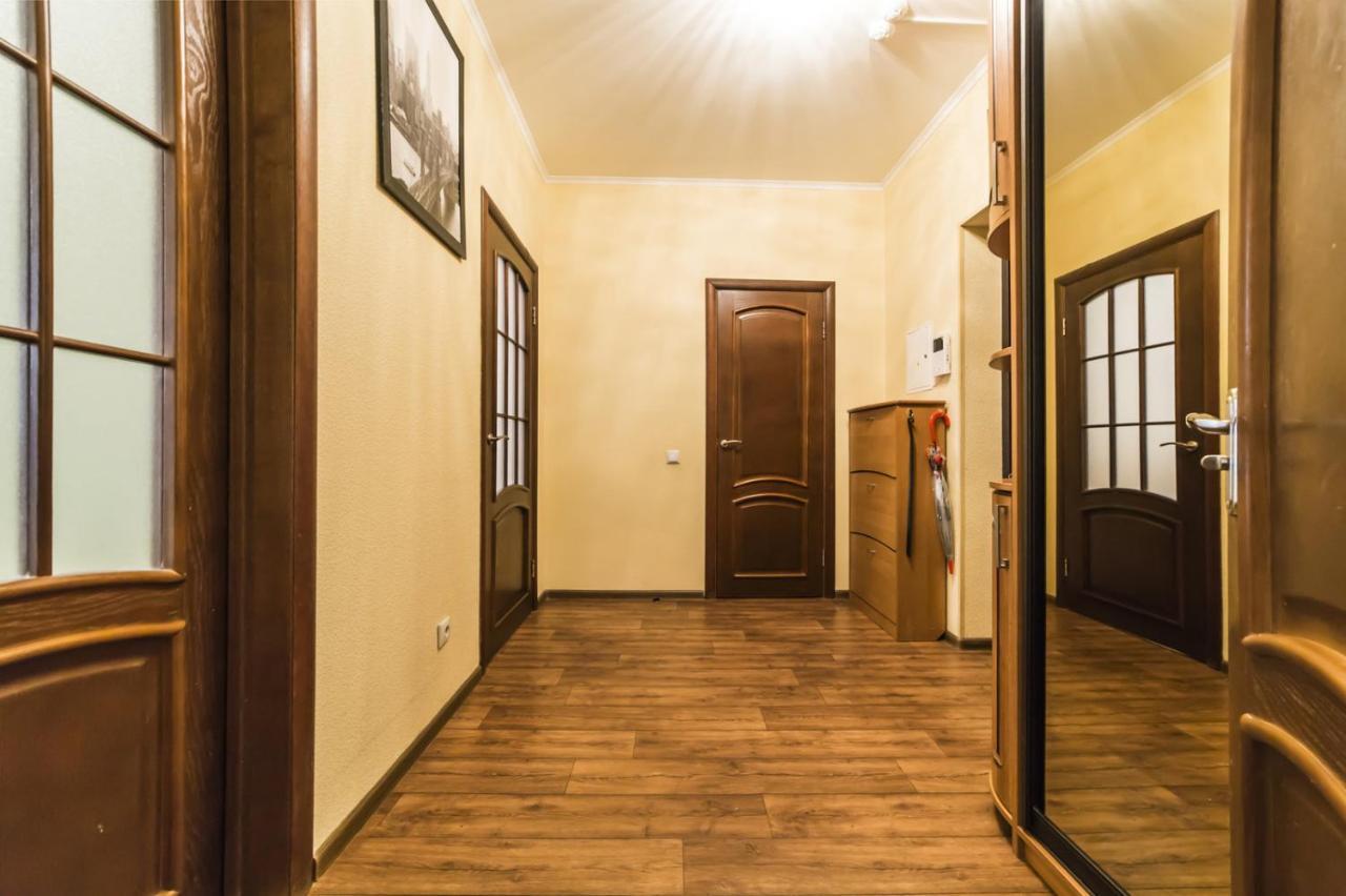 1 Поверх Ж К Паркові Озера Метро Дарниця Apartman Kijev Kültér fotó