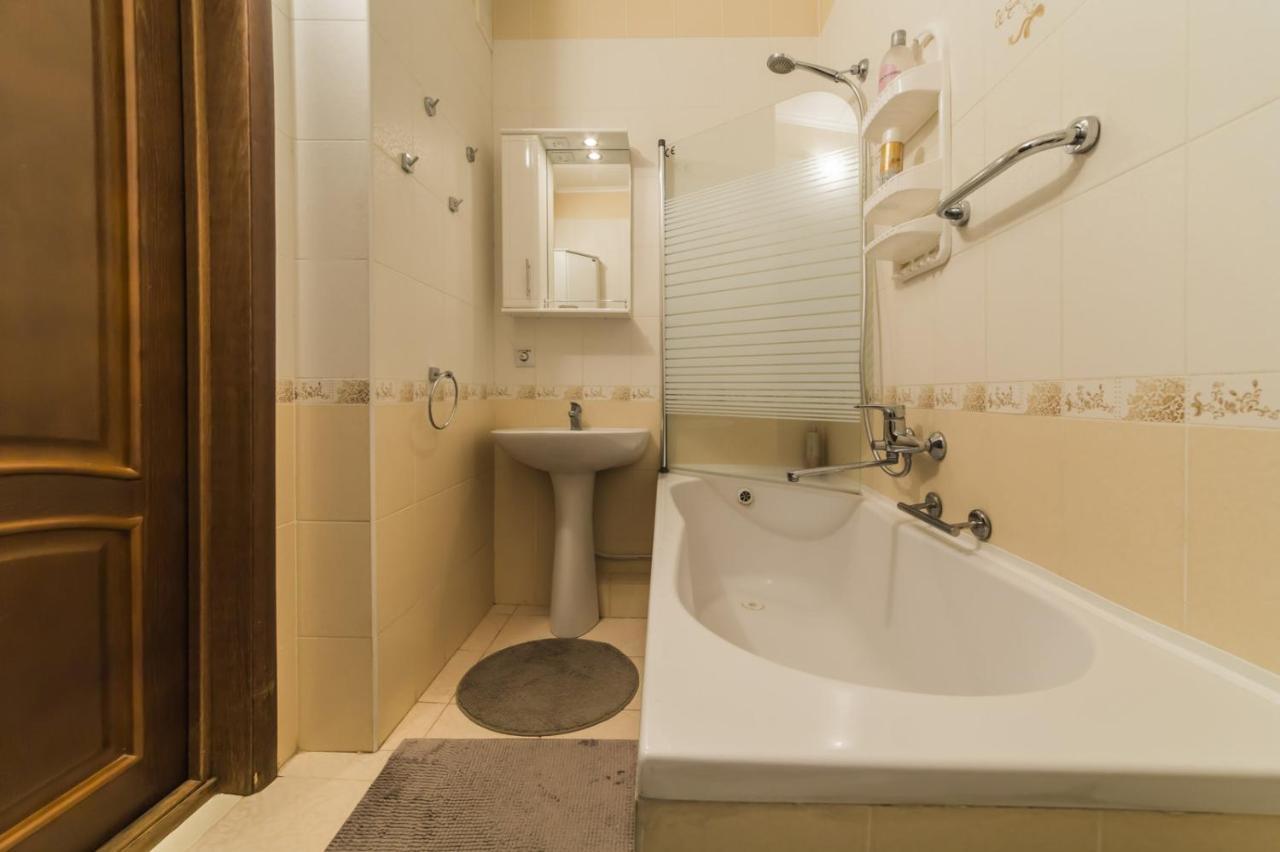 1 Поверх Ж К Паркові Озера Метро Дарниця Apartman Kijev Kültér fotó