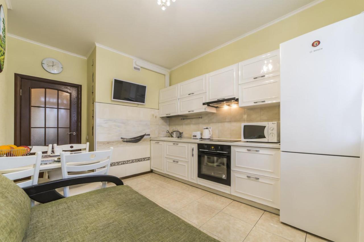 1 Поверх Ж К Паркові Озера Метро Дарниця Apartman Kijev Kültér fotó