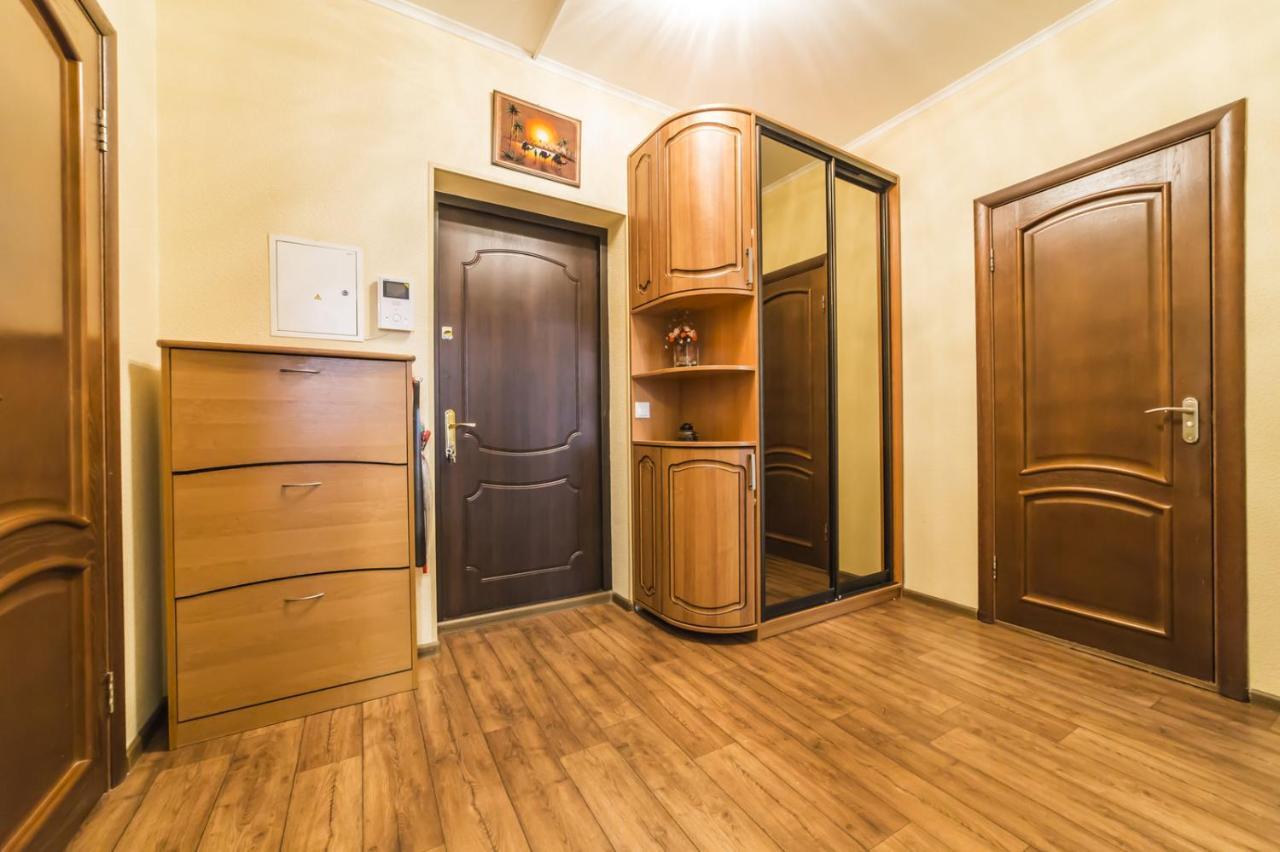 1 Поверх Ж К Паркові Озера Метро Дарниця Apartman Kijev Kültér fotó