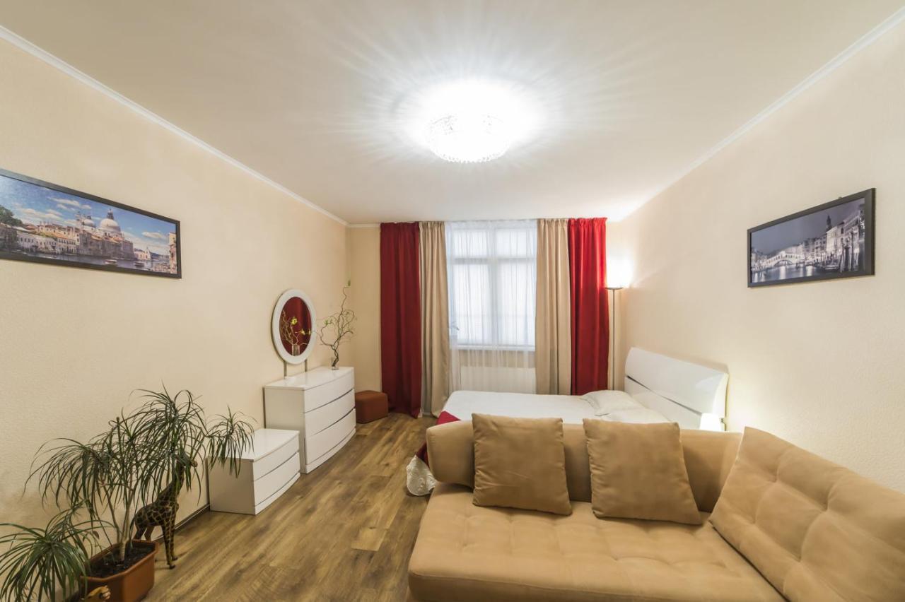 1 Поверх Ж К Паркові Озера Метро Дарниця Apartman Kijev Kültér fotó